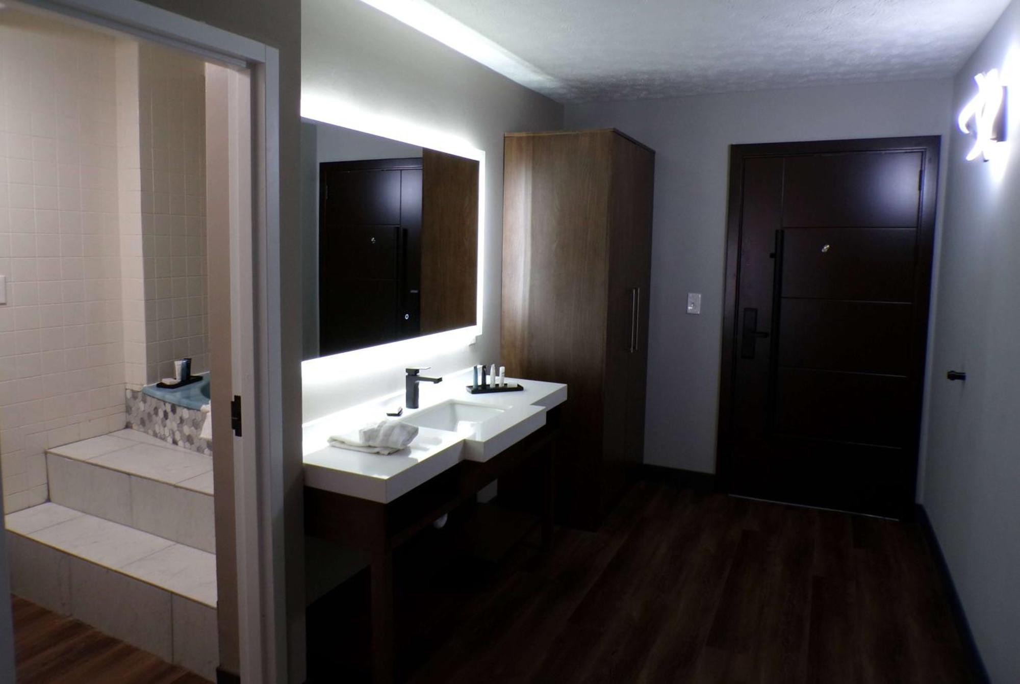 Luxor Inn & Suites, A Travelodge By Wyndham Элкинс Экстерьер фото